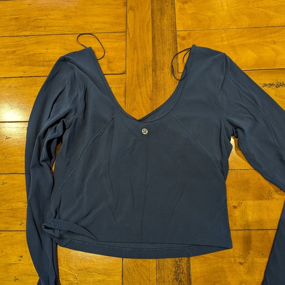 Lululemon Size 10 Nylon long Sleeve Navy Shirt - Picture 3 of 7